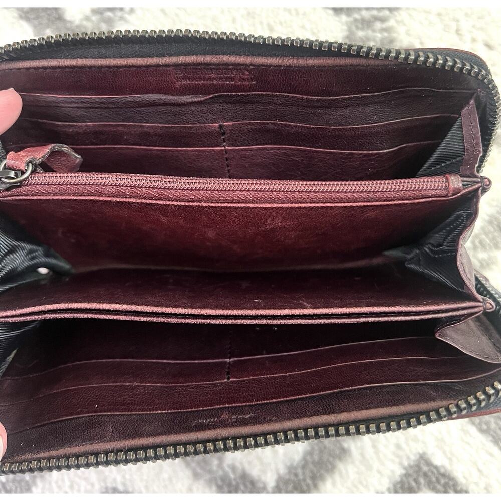 BURBERRY Authentic Quilted Brown Leather Zip Around Credit Cards Wallet - Picture 6 of 11